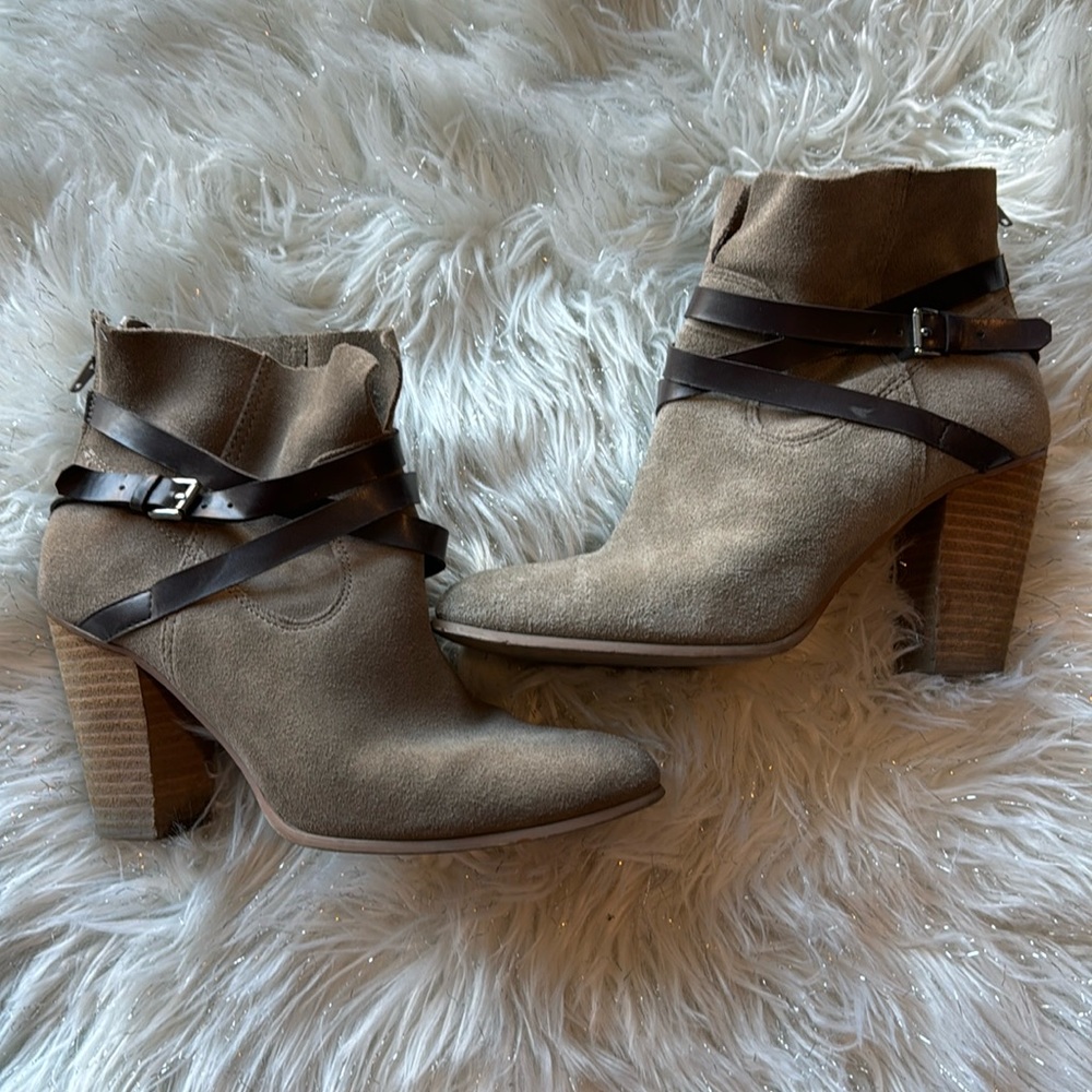 EUC tan ankle boots, size 8 *Free with purchase **